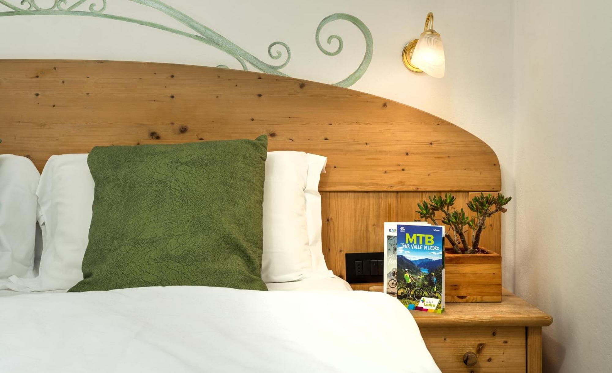 Albergo Alla Costa Bezzecca Exteriér fotografie