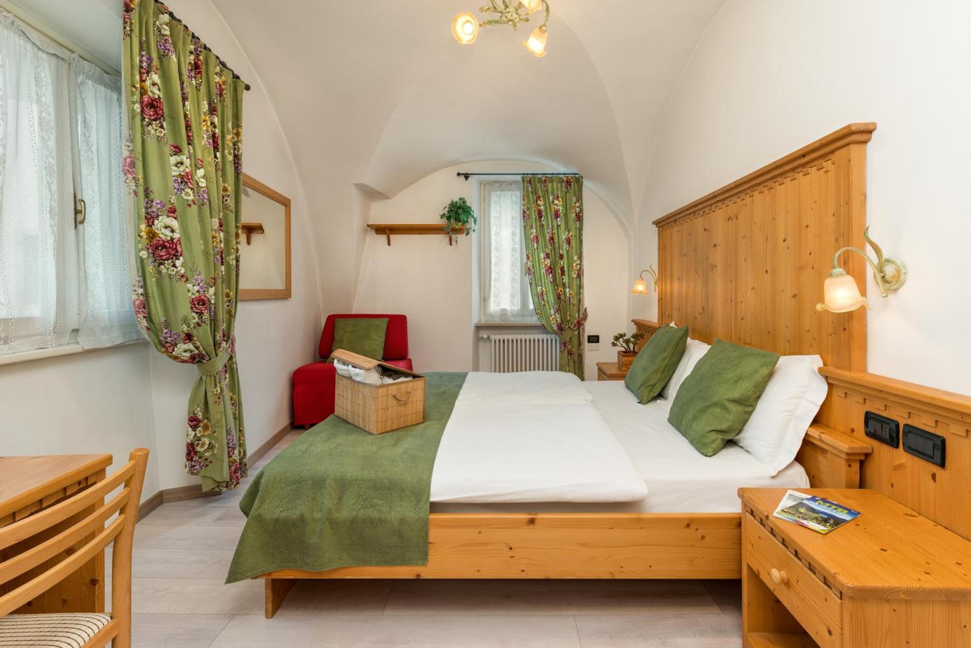 Albergo Alla Costa Bezzecca Exteriér fotografie