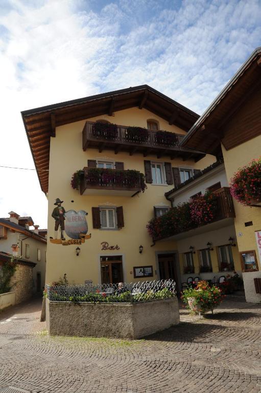 Albergo Alla Costa Bezzecca Exteriér fotografie